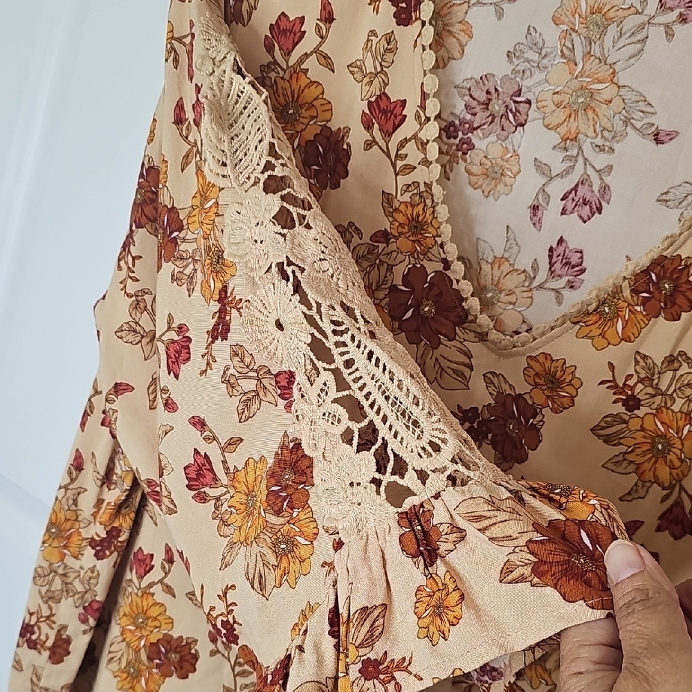 Floral Crochet Sleeve Blouse - Cream and Brown - Picture 5 of 8